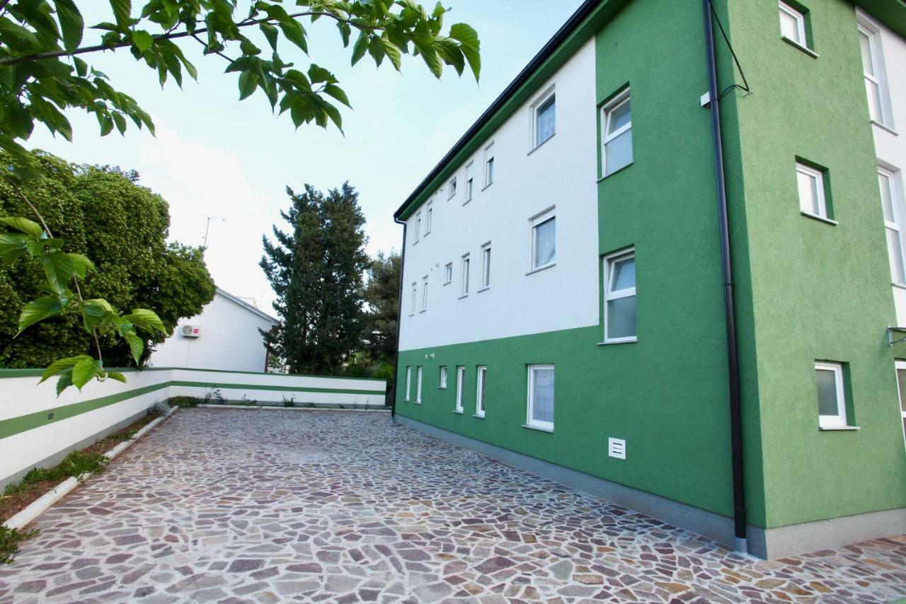 B88 Apartments - Vila Palma Sveti Filip i Jakov Eksteriør billede