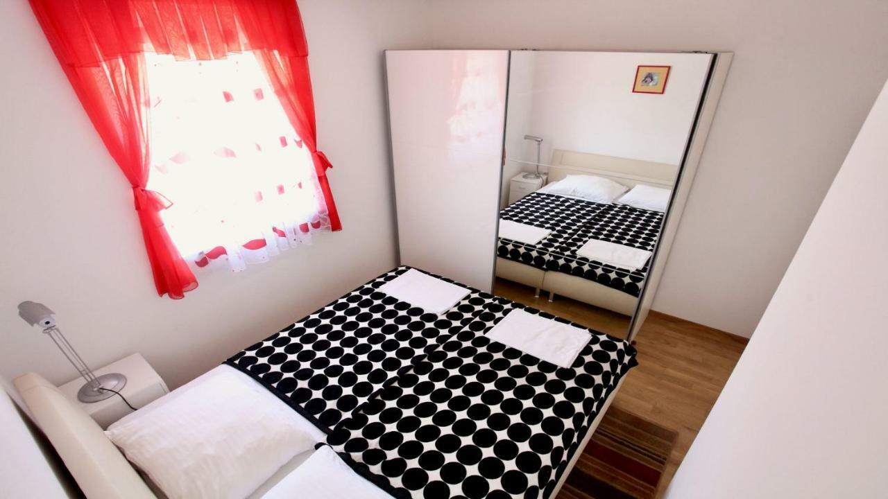 B88 Apartments - Vila Palma Sveti Filip i Jakov Eksteriør billede